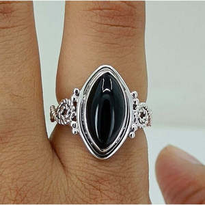 Bague en onyx noir, pierre de naissance, style bohème, en argent sterling, avec sertissage clos, cadeau pour elle - Product Image 6