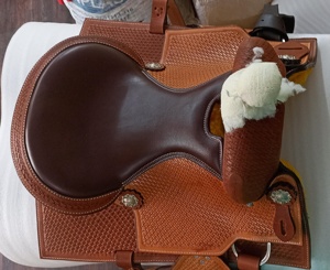 Selle anglaise en cuir de qualité supérieure avec design sans arçon, taille et couleur personnalisables, fabriquée à la main - Product Image 5