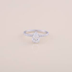 Bague de fiançailles et de mariage en diamant de laboratoire taille poire certifié IGI avec bande pavée en or blanc/rose et or jaune 9 carats - Product Image 1