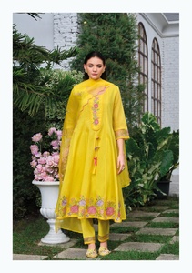 Festival Wear Mul Viscose Avec Travail À La Main Et Travail Applique Pantalon Kurti Et Dupatta Fabrication Au Taux Le Plus Bas - Product Image 3