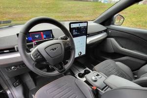 2021 MOSTANG Much-E G T AWD SUV R18 Asientos de Cuero 6 Plazas Batería de Litio (110kWh) Carga Rápida Techo Panorámico - Product Image 4