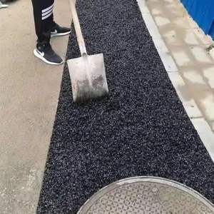 SpeedySeal Cold Patch pour applications rapides, idéal pour des réparations rapides sur les routes achalandées et les parkings - Product Image 2