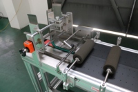 Machine d'étiquetage automatique SKILT pour surfaces planes, bouteilles en verre, boîtes, bois, papier, certifiée ISO CE