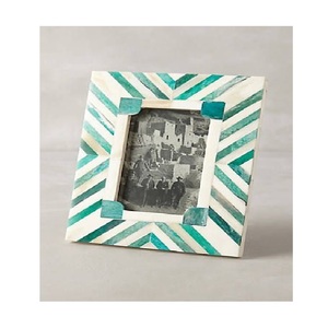 Cadre photo de style américain fait à la main avec incrustation d'os naturel Matériau en résine à battant pour image de table de haute qualité en vente - Product Image 6