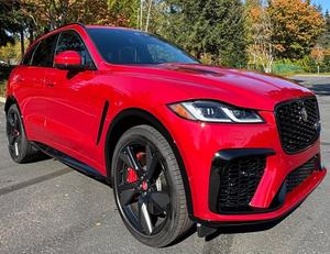 SUV Mediano de Lujo de Alto Rendimiento Usado, Modelo Deportivo Supercargado 2023 con Interior Premium y Capacidad AWD - Product Image 1