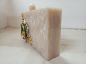 Sacs à main en résine sur mesure avec ornements en pierre et en laiton idéal pour les magasins d'accessoires de mode pour la revente - Product Image 3