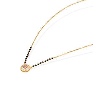 Mangalsutra de Hilo Dorado con Peonías para Ella - Joyería Coleccionable Cultural - Product Image 4