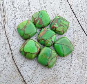 สินค้ามาใหม่10x10มม. สีเขียวทองแดงธรรมชาติสีเขียวขุ่นเบาะรูปทรง Briolette ปรับเทียบอัญมณีหลวมสำหรับการทำเครื่องประดับ - Product Image 6