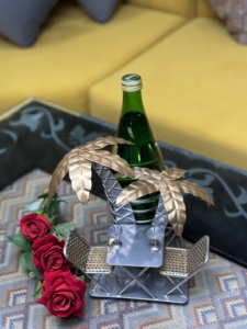 Soporte de estatuilla de hierro rústico hecho a mano WB INC INDIA's elegante soporte para botella de vino para Bar y exhibición de mesa para fiestas - Product Image 4