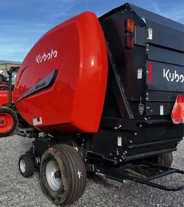 Mini-presse à balles rondes pour foin et paille avec moteur intégré à vendre. - Product Image 3