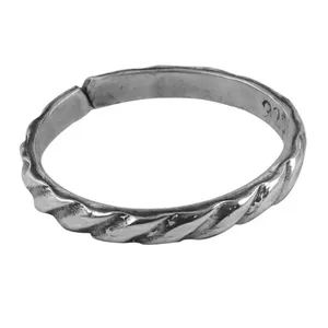 Bague en argent 925 torsadée, design minimaliste, unisexe, à porter au quotidien, alliance de mariage - Product Image 1