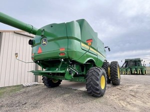 รถเกี่ยวข้าว John Deere S770 สำหรับขาย - Product Image 3