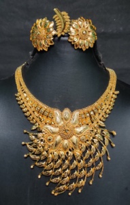 Venta al por mayor collar pendientes anillo conjunto con 22K chapado en oro de estilo de lujo conjunto de joyas para la venta por los exportadores indios - Product Image 3