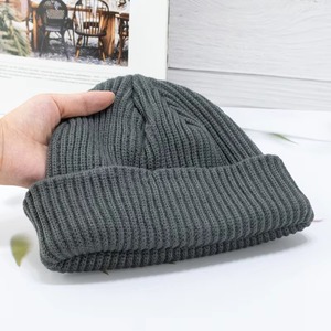 Gorros con logotipo personalizado a la moda | Sombreros tejidos de invierno unisex | Gorro con puños de acrílico cálido | OEM ODM disponible al por mayor a granel | MOQ bajo - Product Image 5