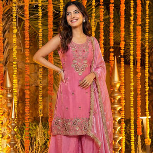 Conjunto de Kurti de Seda Rosa y Azul Elegante con Cuentas y Bordado a Mano, Ropa Étnica India de Moda para Fiestas, Ideal para Invitados de Boda - Product Image 1