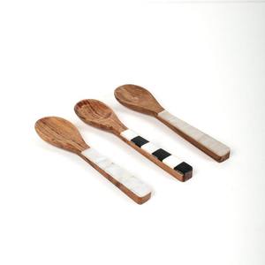 Utensilios de Madera de Mango Natural Ocean Edge, Cucharas de Madera con Mangos de Resina de Mármol Azul, Elegantes Decoraciones de Mesa, Mangos de Resina Espejo - Product Image 1