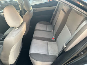 2017 Toyota Corolla LE Sedan usado Interior oscuro caja de cambios Manual automática asientos de cuero aleación de aluminio R17 Gas eléctrico - Product Image 3