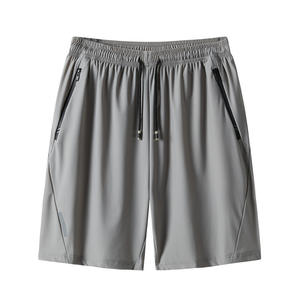 กางเกงขาสั้นผ้าไอซ์ซิลค์ทรงหลวมของผู้ชายกางเกงขาสั้นด้านนอกบางทรงหลวมดีไซน์พิมพ์ลายปักโลโก้ออกแบบได้ตามต้องการ - Product Image 5