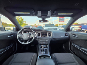 Sedán Deportivo de Gasolina de Alto Rendimiento 2023, Automático, 5 Plazas, Interior Premium, Motor Potente, Sin Accidentes - Product Image 2