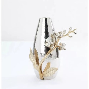 Elegante Jarrón de Plata Martillada con Detalles de Flores Blancas para Decoración del Hogar, Sala de Estar y Mesa, Estilo Indio - Product Image 1