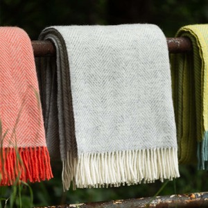 Wholesale 100% Wool Vintage Retro Throw Blanket Woven Eco-Friendly Modern Home Design Solid Fishbone Pattern - Product Image 1