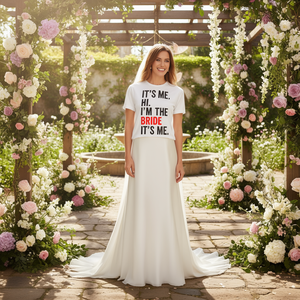 T-shirt rétro unisexe pour adulte, col rond, manches courtes, cadeau de mariage, It's Me Hi I'm The Bride It's Me - Product Image 3