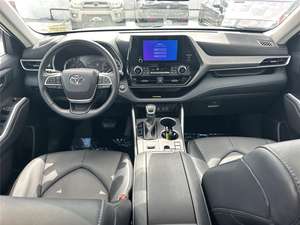 Usado 2024 Toyo-ta Highlander XLE - Product Image 4