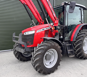 Tractor Agrícola Massey Ferguson 7720 de 120HP con Cabina Cerrada para Trabajo de Campo - Product Image 4