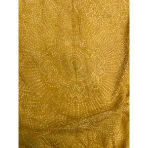 Pañuelo Floral Bordado con Mandala Color Mostaza Suave, Estampado Digital a Mano, Cuadrado, de Algodón Chiffon Bandhani con Pompones para Verano - Product Image 1