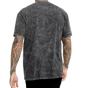 Camiseta de hombre personalizada 100% algodón peinado, estampada en serigrafía, lavada a la piedra, extragrande, con lavado ácido vintage. - Product Image 6