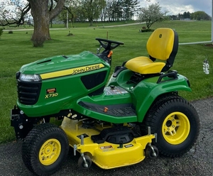 Tondeuse à gazon diesel John Deere X758 4x4 à vendre à prix avantageux, bien entretenue, grande capacité, Garde. - Product Image 3