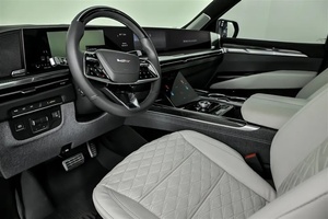 2026 Cadilla-c Escalade V-Series, clean used SUV, <b>auto</b>, RWD, <b>light</b> leather interior, ACC, stylish R20 wheels, luxury & power - Product Image 2