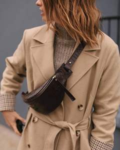 Sac bandoulière en cuir Travyn Core - Product Image 2