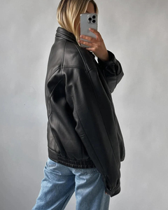 Veste en cuir véritable pour femme de haute qualité, surdimensionnée, avec fermeture éclair, durable, douce et élégante, qualité supérieure chez NurakSports - Product Image 4