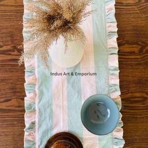 Camino de Mesa con Volantes de Algodón Estampado a Mano con Bloques, en Rosa y Verde, de Algodón Indio - Product Image 2