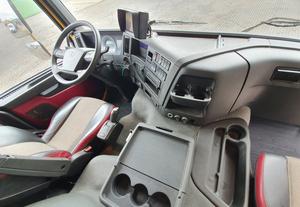 Camion benne Volvo FMX 8X4 Euro 5 de 2016 avec transmission automatique et capacité de charge supérieure à 50 tonnes - Product Image 4