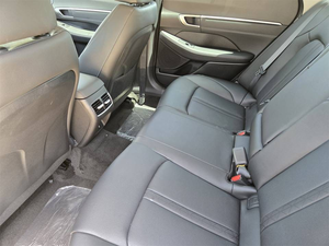 2025 Hyundal Sonata Limited Hybrid 4dr Sedan 2.0L 4cyl gas/híbrido eléctrico 6A - Product Image 4