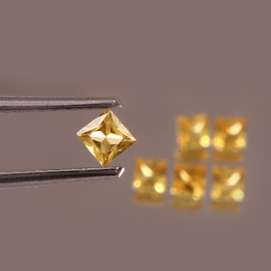 Saphir Jaune de Laboratoire 3x3mm Taille Carrée Facettée Calibrée Pierre Précieuse Certifiée pour Fabrication de Bijoux Fournisseur en Gros - Product Image 2