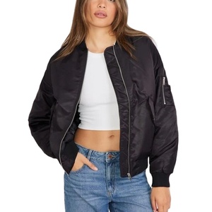 แจ็คเก็ตบอมเบอร์สำหรับผู้หญิงเสื้อแจ็กเก็ตแบบมีซิปคอตั้งทรงเข้ารูปสีดำกระเป๋าผ้าให้ความอบอุ่นแนวสตรีทแวร์2025ออกแบบได้ตามต้องการ - Product Image 1