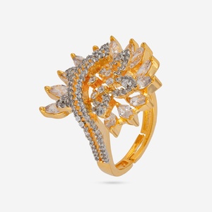 Anillo de Moda para Mujer Chapado en Oro con Forma de Flor y Engaste Pavé - Estilo Vintage con Piedra Blanca de Laboratorio Corte Marquesa para Fiesta - Product Image 1