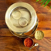 Boîte à masala ExclusiveLane KSN en acier inoxydable gravé à la main, style américain, pour usage alimentaire, 7 compartiments, 100 ml, avec cuillère, pour la rentrée scolaire