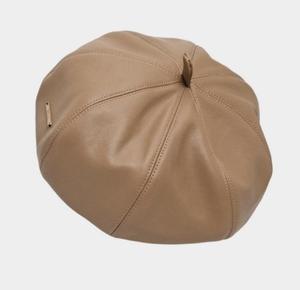 หมวกเบเร่ต์โลโก้โลหะเรียบง่ายทรงยาว หมวกหนัง PU สำหรับฤดูหนาว หมวกจิตรกร - Product Image 6