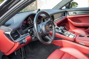 PANAMERA GTS Sport Turismo 2022, V8 Twin-Turbo, Tracción en las Cuatro Ruedas, Paquete Premium, Conducción de Lujo - Product Image 4