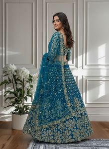 Vente en gros de filet de luxe papillon doux pour mariée Lehenga Choli avec séquence de broderie Zari Work for Women Wedding and Party Wear Use - Product Image 4
