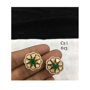 ต่างหูแบบยาวของนักออกแบบ Kundan มีรายละเอียดเกี่ยวกับหินที่ดีที่สุดสำหรับงานแต่งงานและโอกาสพิเศษในการขาย - Product Image 1