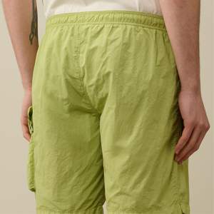 Pantalones cortos de baño Cargo para hombre de alta calidad personalizados OEM: elegantes y cómodos para playa y piscina - Product Image 4