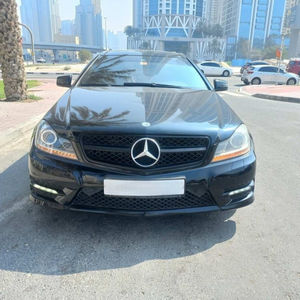 2013 Mercedes-Benz C-Klasse FWD con control de crucero ACC Asientos de cuero oscuro Dirección izquierda-Usado - Product Image 1