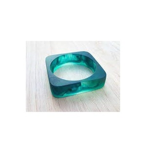 Brazalete de resina para niñas Excelente diseño 4 colores diferentes en una sola pieza brazalete de resina de diseño de moda para la venta - Product Image 5