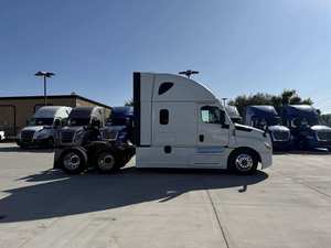 Camion semi-remorque d'occasion le plus vendu - Cascadia 126 Sleeper 2020 - 455 CV, 12 vitesses, boîte automatique Dt12, livraison à domicile dans le monde entier - Product Image 4