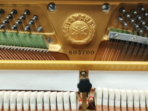 Piano droit d'occasion Yamaha U3E d'origine japonaise, importé, de haute qualité, professionnel, son clair, sensation solide - Product Image 6